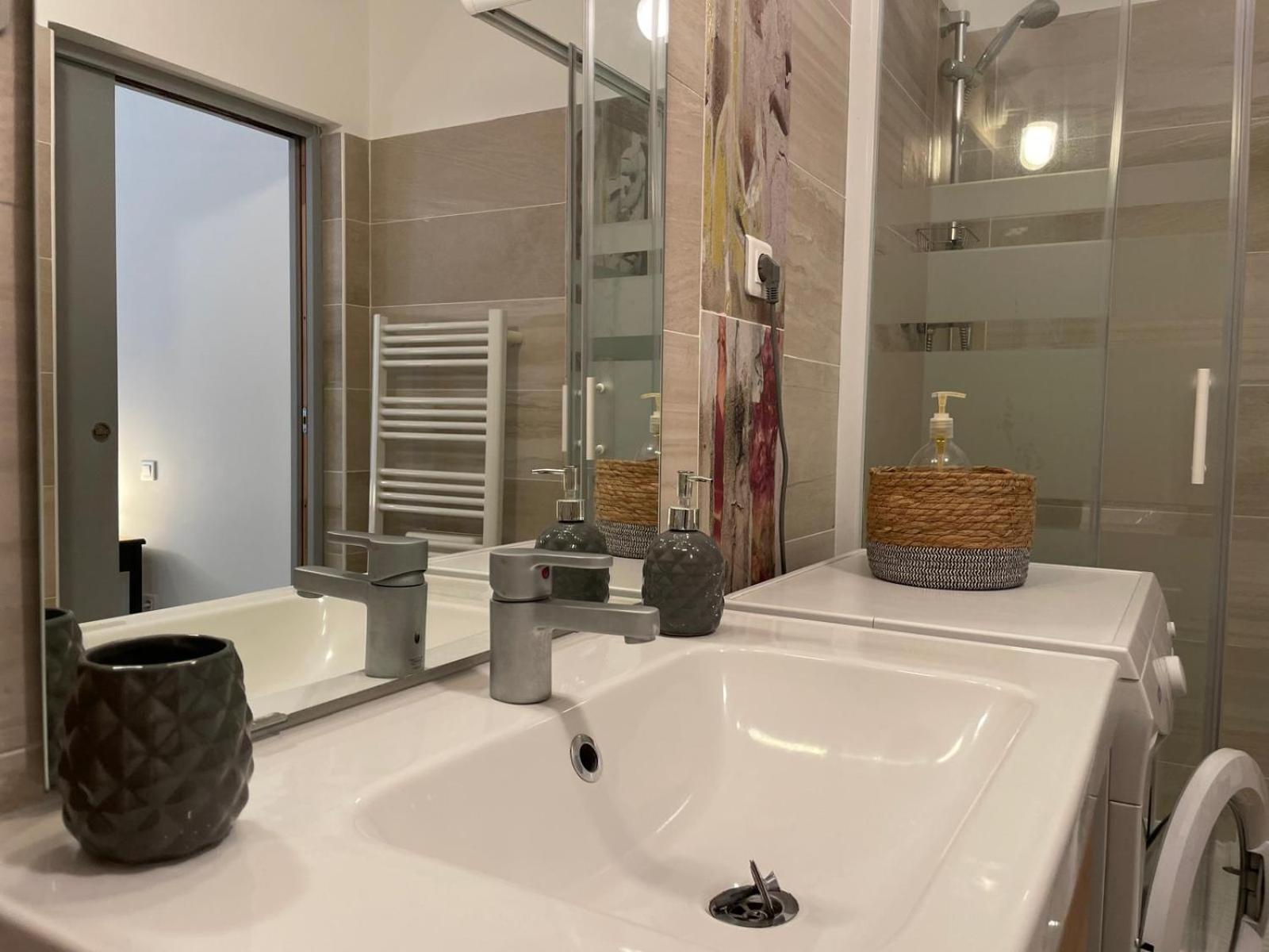 Joli Appartement Hypercentre T2, Classe Meuble De Tourisme 3 Avec Parking Gratuit 베지에 외부 사진